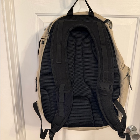Oakley Khaki and Black Men's Backpack - Picture 2 of 4